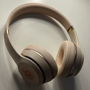 Rose gold solo 3 beats wireless headphones w/ box